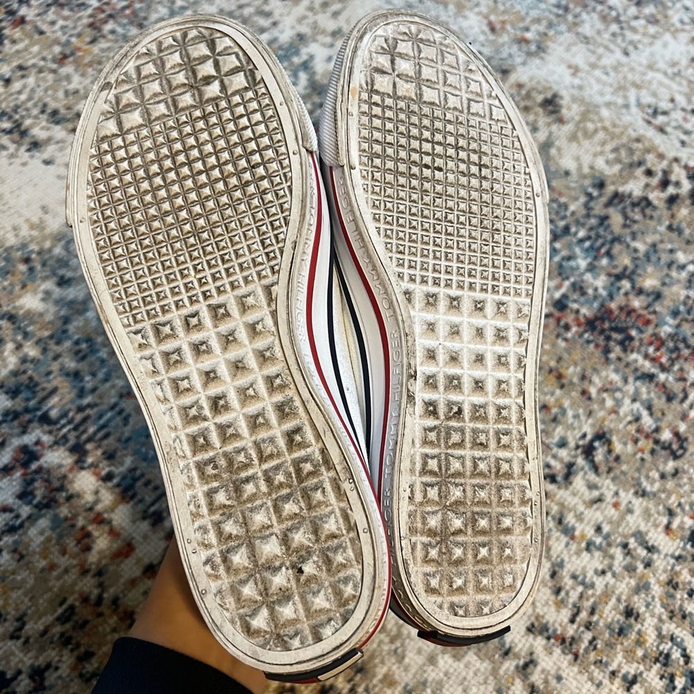 Women’s Tommy Hilfiger slip on style shoe - Picture 3 of 10